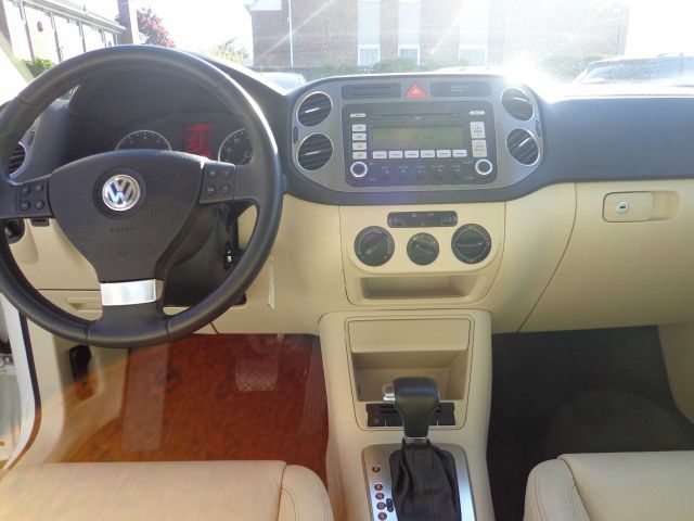 Volkswagen Tiguan XR SUV