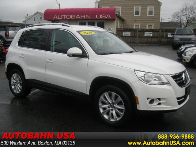 Volkswagen Tiguan SLT Crew Cab Short Bed 4WD Sport Utility