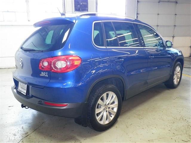 Volkswagen Tiguan 5XT SUV