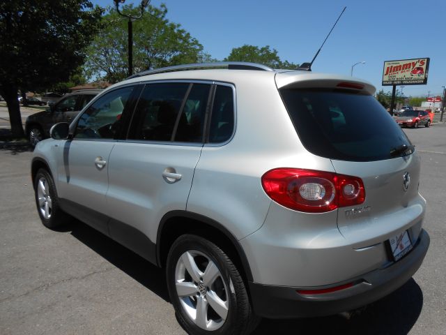 Volkswagen Tiguan 1 Owner Leather Roof 5.3L SUV
