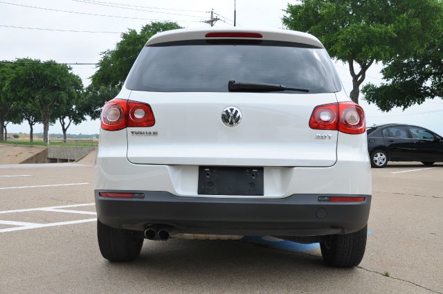 Volkswagen Tiguan XR SUV