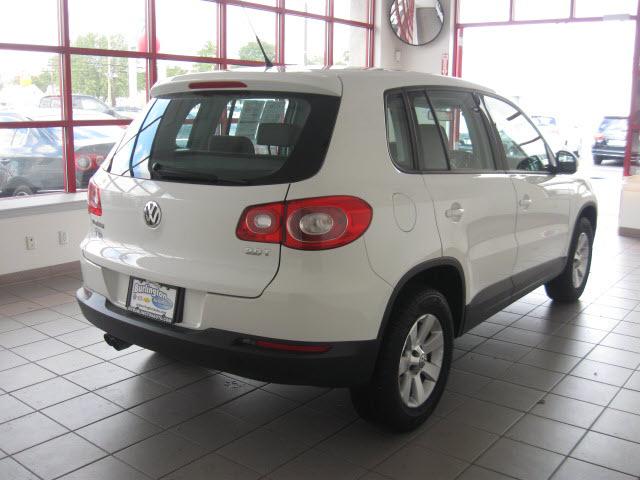Volkswagen Tiguan 2010 photo 3
