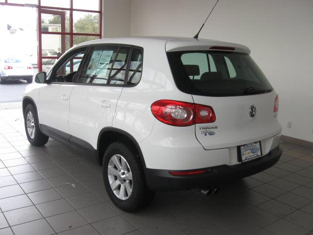 Volkswagen Tiguan 2010 photo 4