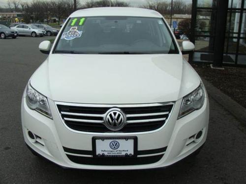 Volkswagen Tiguan 2011 photo 2