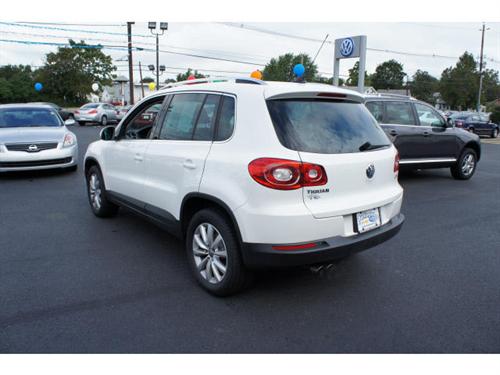 Volkswagen Tiguan 2011 photo 1