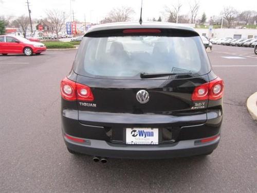 Volkswagen Tiguan 2011 photo 2