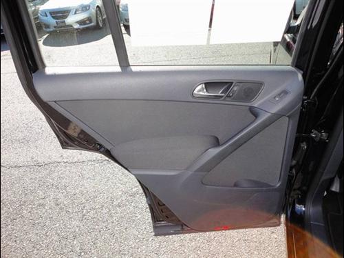 Volkswagen Tiguan 2011 photo 2