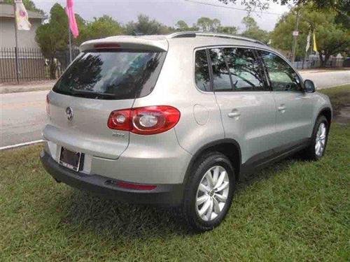 Volkswagen Tiguan 2011 photo 2