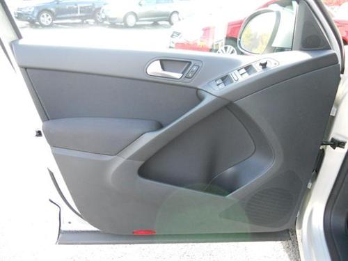 Volkswagen Tiguan 2011 photo 4