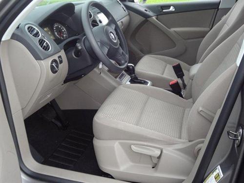 Volkswagen Tiguan 2011 photo 2