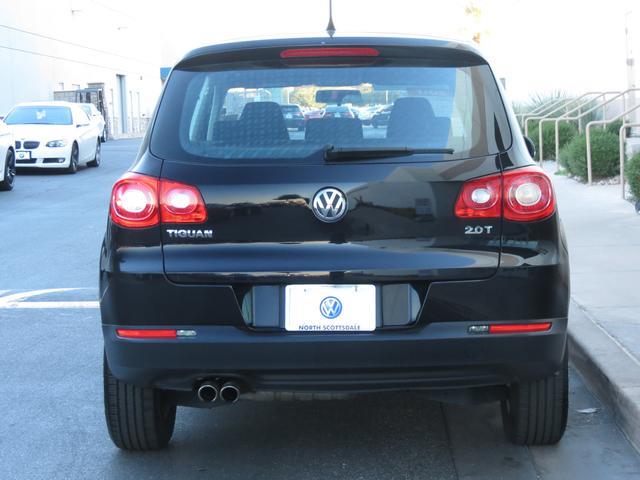 Volkswagen Tiguan 2011 photo 2
