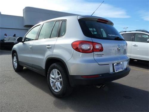 Volkswagen Tiguan 2011 photo 2
