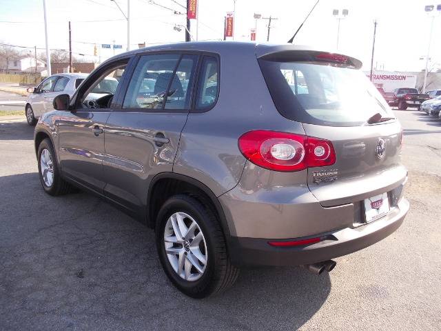 Volkswagen Tiguan 2011 photo 2