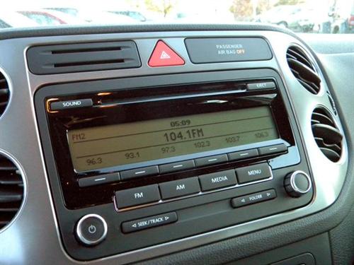 Volkswagen Tiguan 2011 photo 2