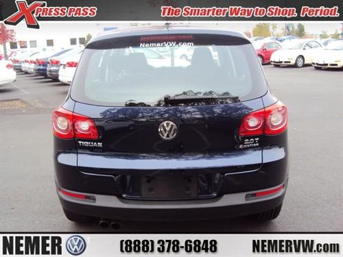 Volkswagen Tiguan 2011 photo 2