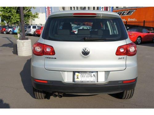 Volkswagen Tiguan 2011 photo 2