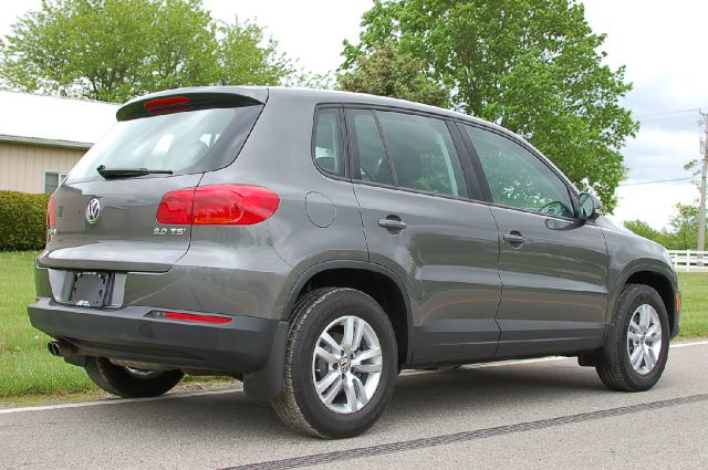 Volkswagen Tiguan LS Flex Fuel 4x4 This Is One Of Our Best Bargains SUV