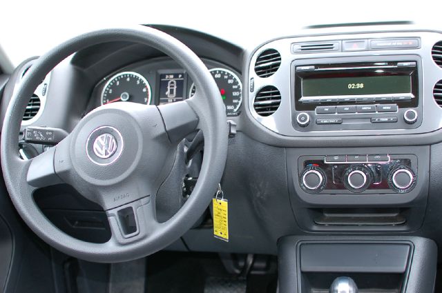 Volkswagen Tiguan 2012 photo 2