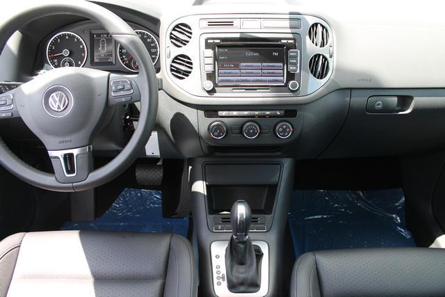 Volkswagen Tiguan SE SUV