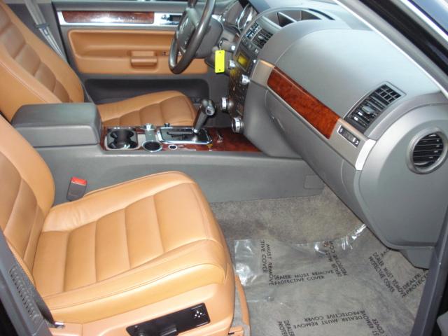 Volkswagen Touareg 2004 photo 1