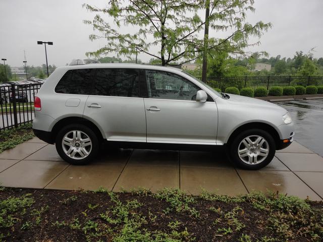 Volkswagen Touareg SE-R SUV