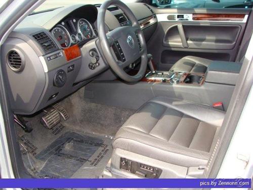 Volkswagen Touareg 2004 photo 1