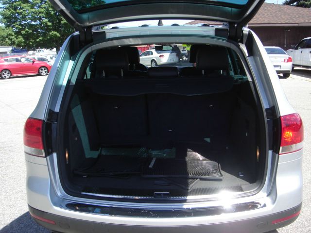 Volkswagen Touareg SE-R SUV