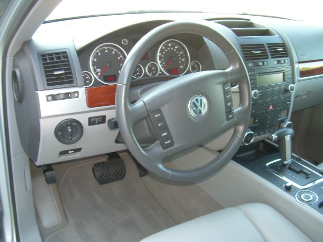 Volkswagen Touareg Red Line SUV