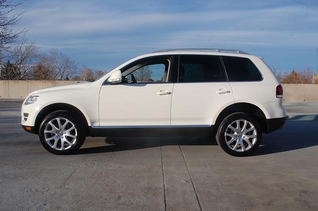 Volkswagen Touareg 2010 photo 1