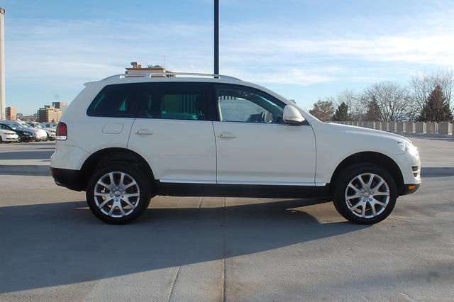 Volkswagen Touareg 2010 photo 3