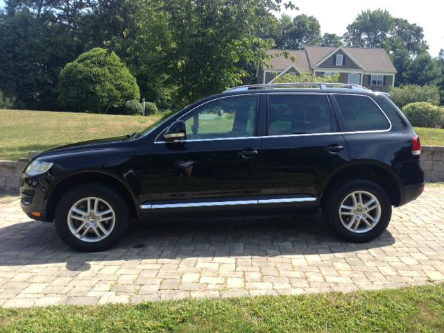 Volkswagen Touareg 2010 photo 1