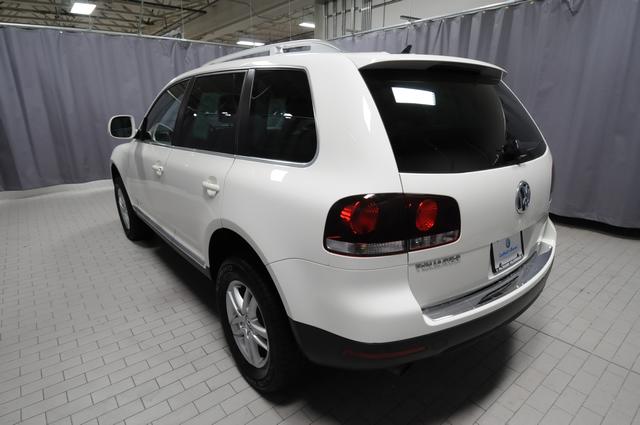 Volkswagen Touareg 2010 photo 2