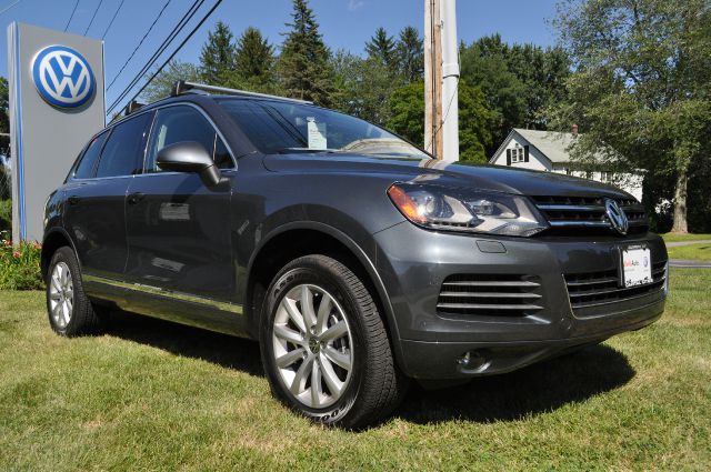 Volkswagen Touareg 2011 photo 2