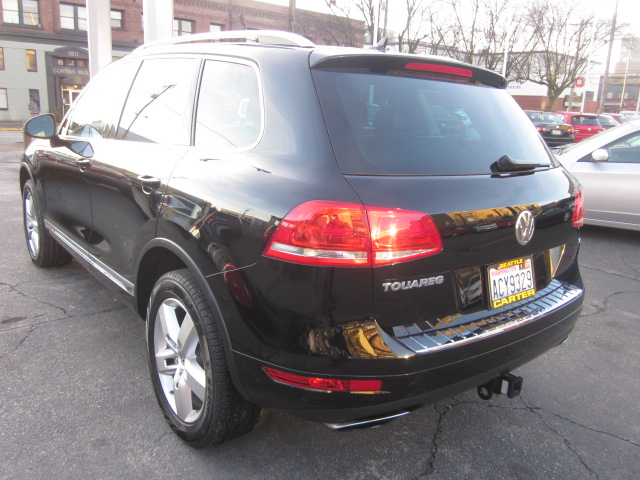Volkswagen Touareg 2011 photo 2