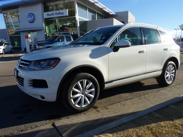 Volkswagen Touareg 2011 photo 2