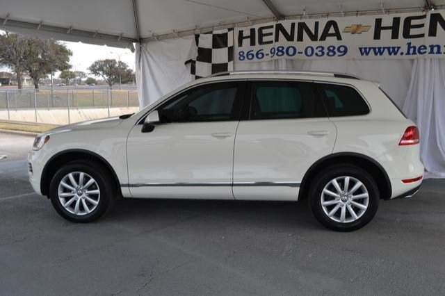 Volkswagen Touareg 2011 photo 1