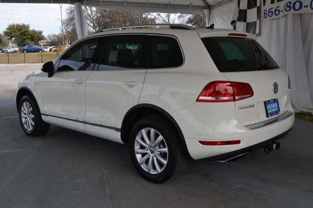 Volkswagen Touareg 2011 photo 2