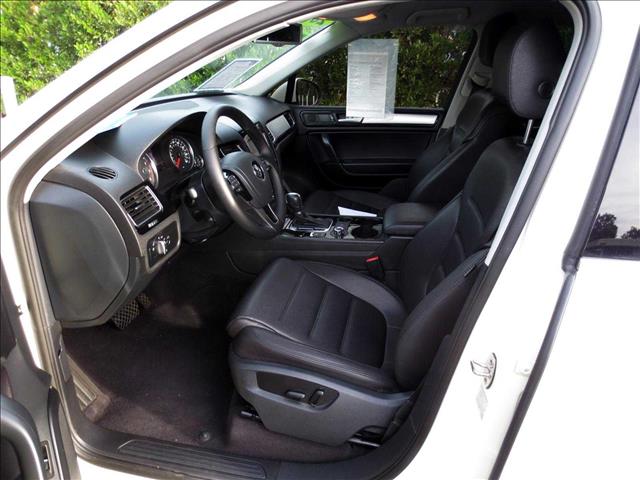 Volkswagen Touareg 2011 photo 1