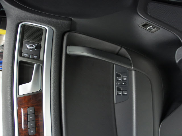 Volkswagen Touareg 2012 photo 1