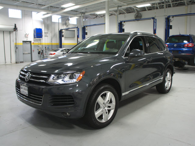 Volkswagen Touareg 2012 photo 2