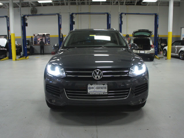 Volkswagen Touareg 2012 photo 3