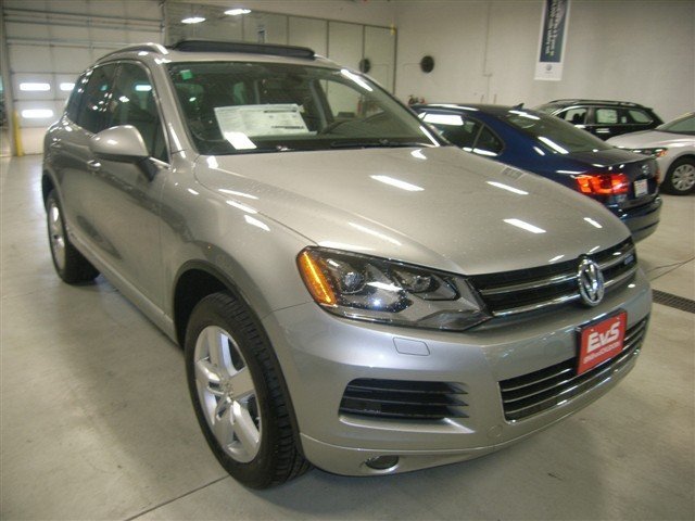 Volkswagen Touareg 2012 photo 3
