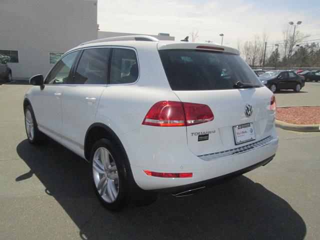 Volkswagen Touareg 2012 photo 2