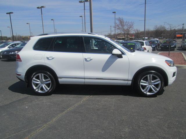Volkswagen Touareg 2012 photo 3