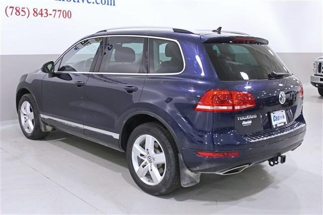 Volkswagen Touareg 2012 photo 2