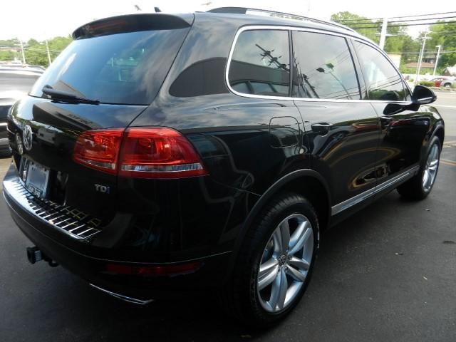 Volkswagen Touareg 2012 photo 3