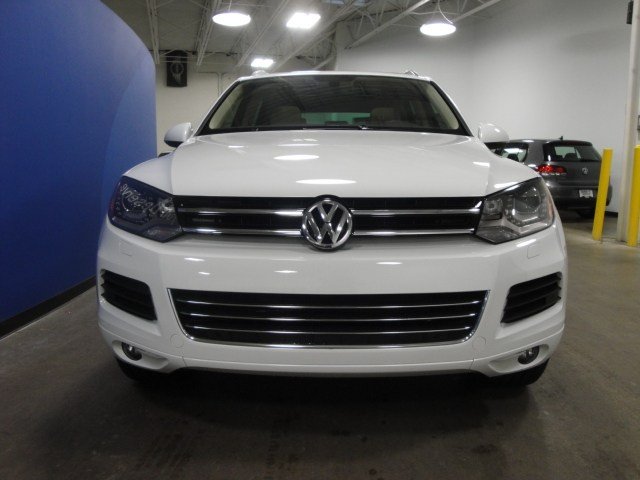 Volkswagen Touareg 2012 photo 1