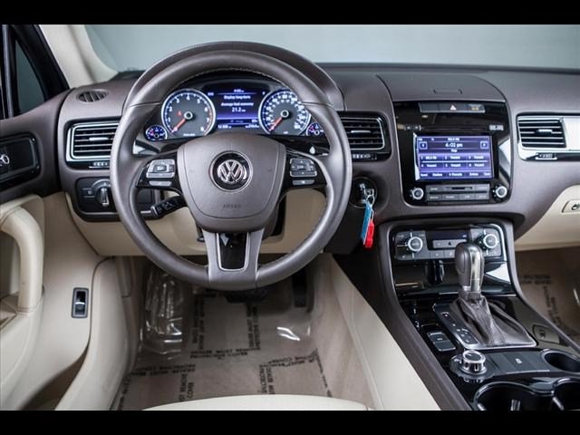 Volkswagen Touareg 2012 photo 1