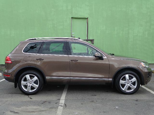 Volkswagen Touareg 1 Owner Leather Roof 5.3L SUV