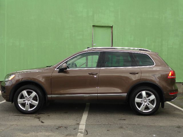 Volkswagen Touareg 2012 photo 1